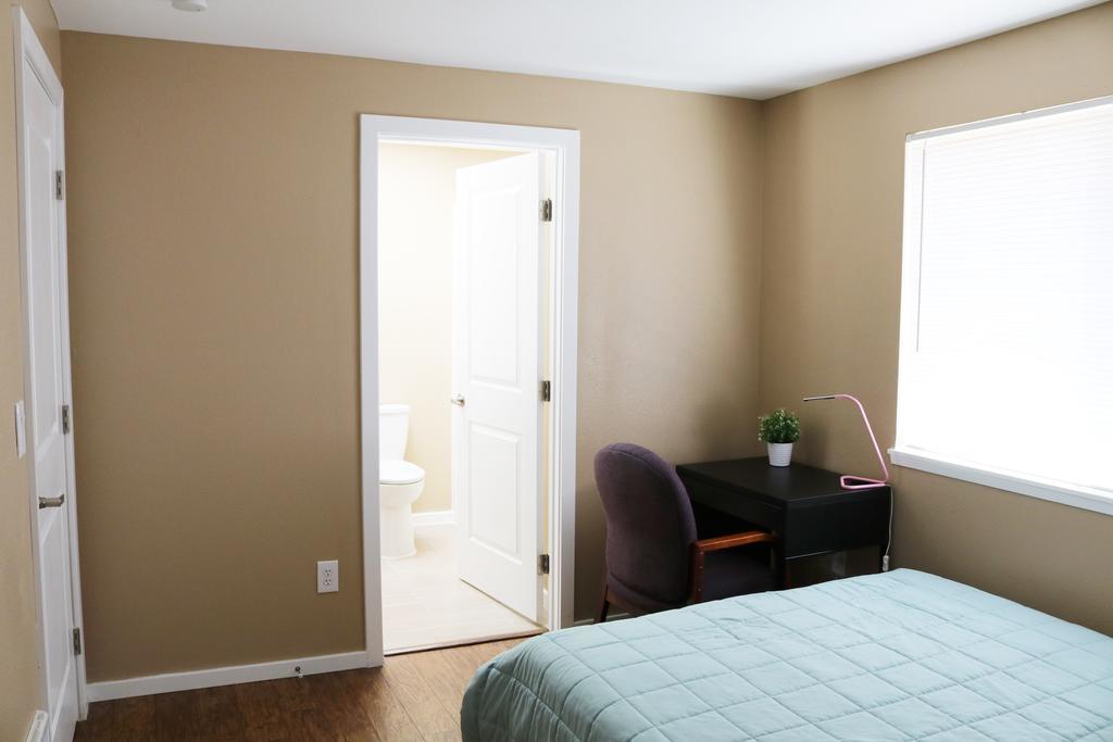 Quiet, Clean And Comfortable Room Seattle Bagian luar foto