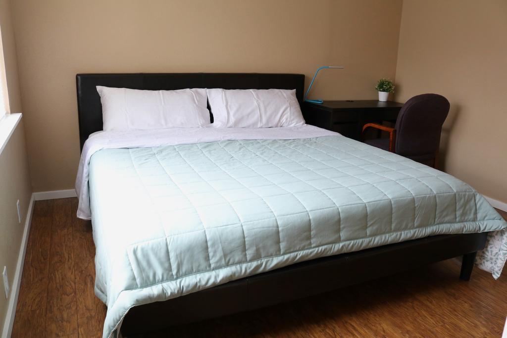 Quiet, Clean And Comfortable Room Seattle Bagian luar foto